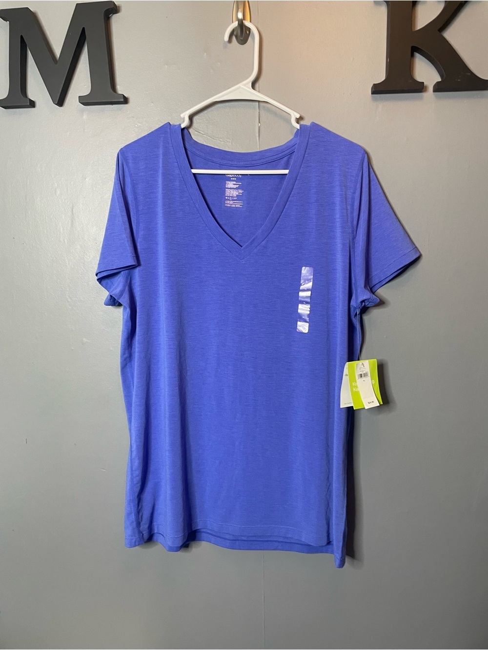 GapBody V-Neck T-Shirt XL Blue new with tags